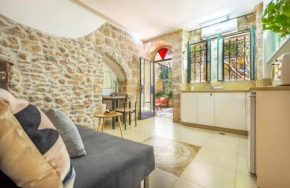 Authentic Jerusalem Apt, Cosy and Central!